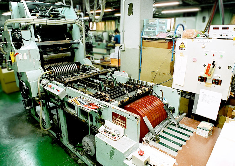工場の製袋機械