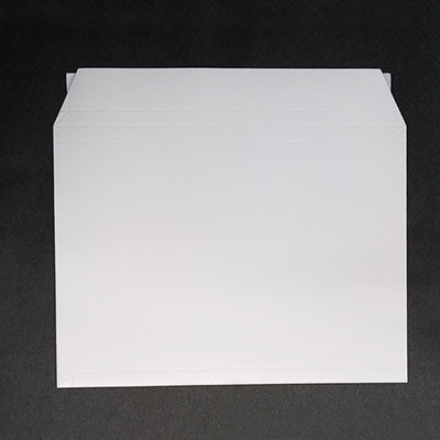 ラクソーメーラー(封かんテープ付き厚紙封筒)/A4対応(ヨコ)
幅 x 天地：340 x 250mm
米坪：270g/m2