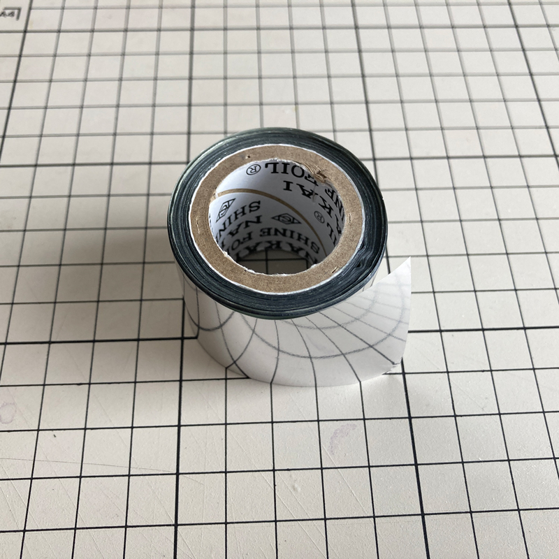 工場の箔フィルムの端材